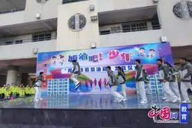 加油吧！少年 成都少城小学发放“阳光体锻加油包”图片