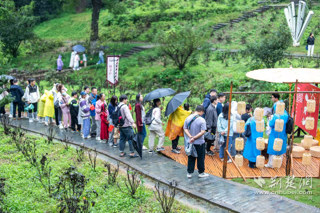 借“襄荆高铁”东风 古隆中景区沉浸式“剧情”引客来