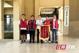 一面锦旗背后的故事：千里驰援，亘爱系统门窗走在台风救灾第一线图片