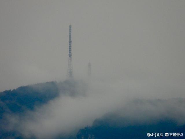 雨后，济南燕子山出现云瀑奇观