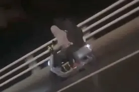 男子驾电动车载人驶入长江隧道 被行政拘留！视频封面
