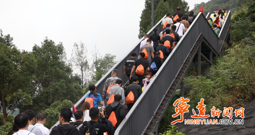 宁远：登娥皇峰 燃动健身热潮