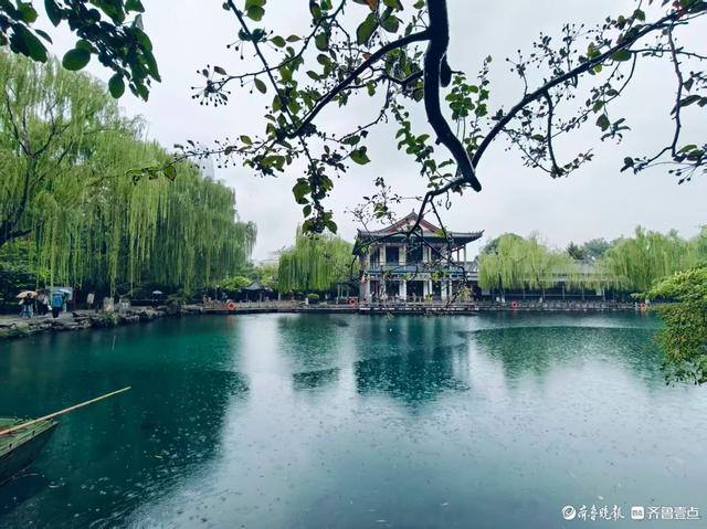 济南雨中的五龙潭公园更美丽