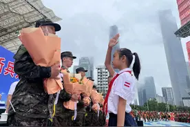激扬青春献国防！广州举行2023年秋季新兵欢送仪式图片