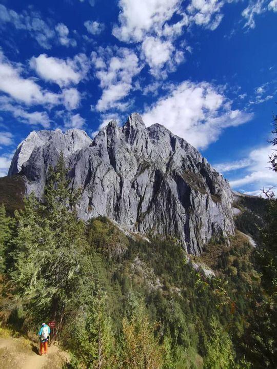 新华走笔丨赴一场与阿布吉措的徒步之约