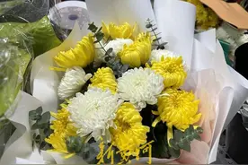 单店日售2000枝菊花，青团销量较往年增15%，济南“清明经济”火热图片