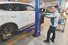 汽修技师懂车更要“懂电”图片