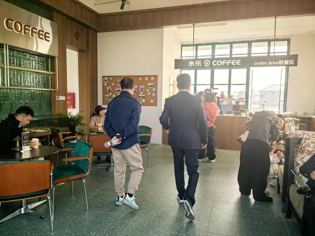 复古绿皮小火车成了遛娃神器！杭州这处新公园“娃山娃海”