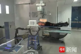 手机充当无影灯：淮安援非医生破解非洲渔夫的三年病痛图片