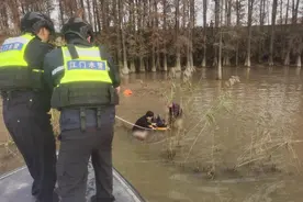 江门新会：男子游水抽筋遇溺，公安及时施救终脱险图片