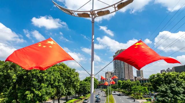 龙华，红了！