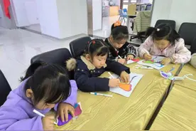 北塘街道欣康苑社区开展“巧手绘纸鸢 清明寄哀思”清明主题活动图片