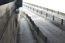 骑车别刷手机！她不幸身亡，事发画面曝光图片