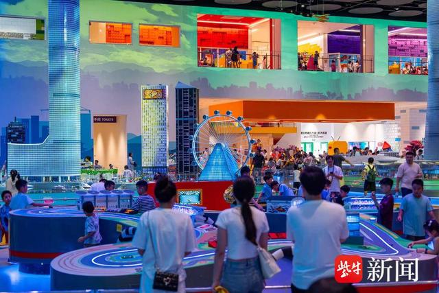 乐高半价抢滩、迪士尼调价优化，沪上主题乐园迎来“体验升级”新周期
