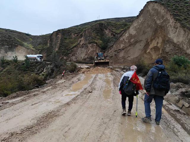 七旬港人郑镇炎徒步一年重走长征路： 用脚步丈量信仰，见证山河巨变