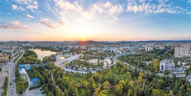 冬日尽斑斓 城市如诗画