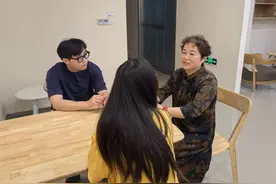 退而不休——秦山核电的“朱大姐”用“暖心坊”撑起一片爱的天空图片