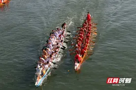 资兴八面山瑶族乡各族同胞合力备战龙舟赛图片