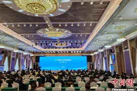 长三角地区百家企业投资新疆恳谈会在乌鲁木齐举行图片