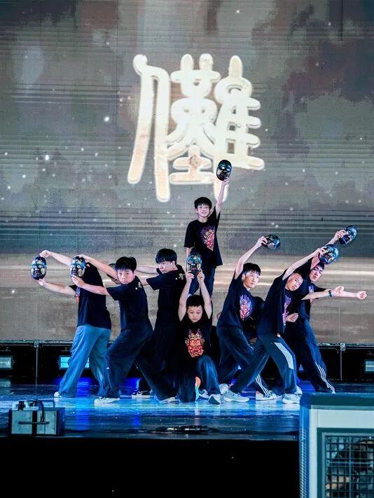 暑期文旅市场一半火焰一半冰，明月山凭啥是那把火？