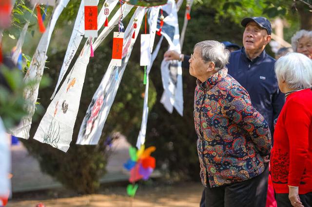 每周图片精选（10.25-10.31）| 神舟二十一号、APEC庆州峰会、重阳节
