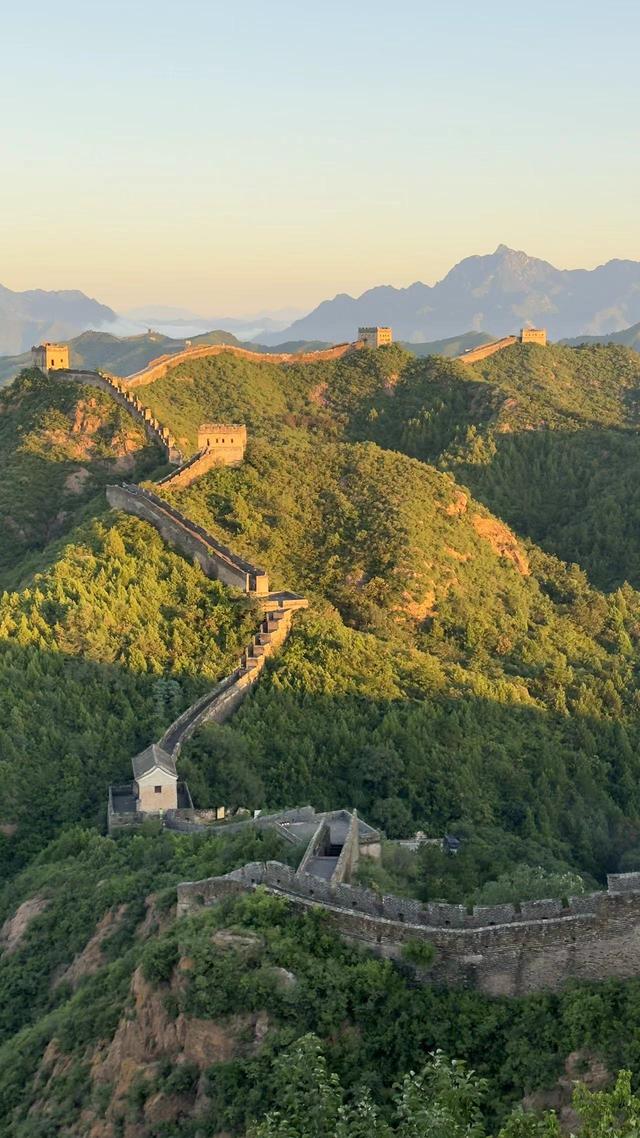 河北滦平：金山岭长城晨景如画