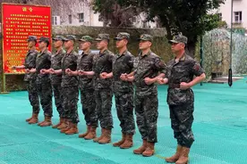 部队“直线+方块”的样子，想说爱你不容易图片