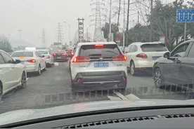 新手司机上路找“陪练”靠谱吗？交警提醒：应提前约定，明确各自责任图片