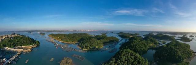 新华社携手董宇辉，走进广西的蔚蓝海岸……