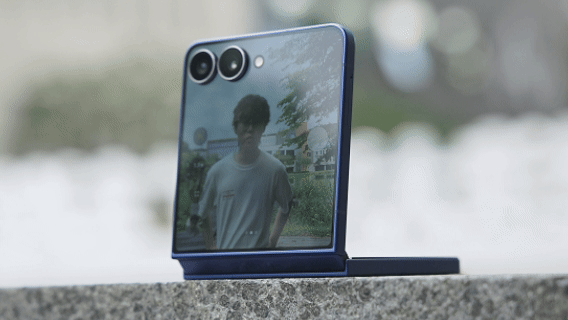 三星Galaxy Z Flip7上手评测：小折叠的新高度，还是熟悉的配方？