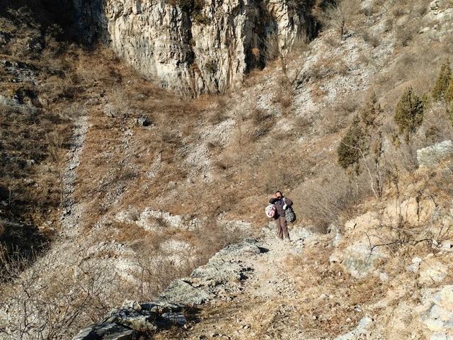 章丘山间暖心相遇，一把软枣一份笑容温暖济南山友