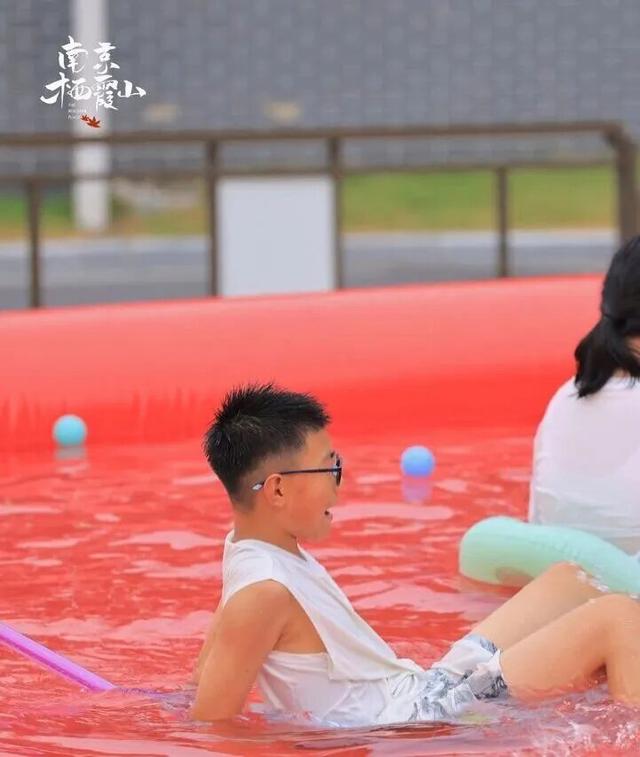 开学前，赶紧来玩超大的泡泡水乐园！