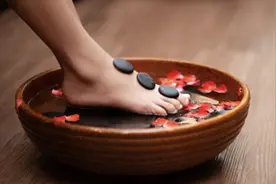 马上停止这样泡脚，看似养生实则伤身！尤其是夏天，掌握正确方法事半功倍图片