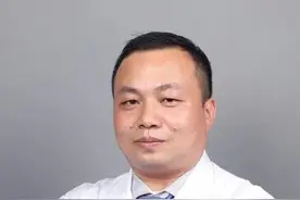 “五一”出游备些什么药？专家提醒，药物使用需谨慎，当心不良反应！图片