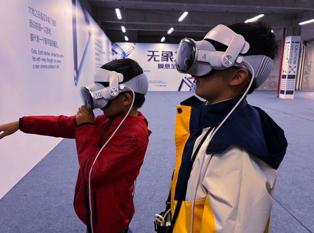 “党建红”点亮“枫”景丨栖霞山 “红枫护卫队” 上线！