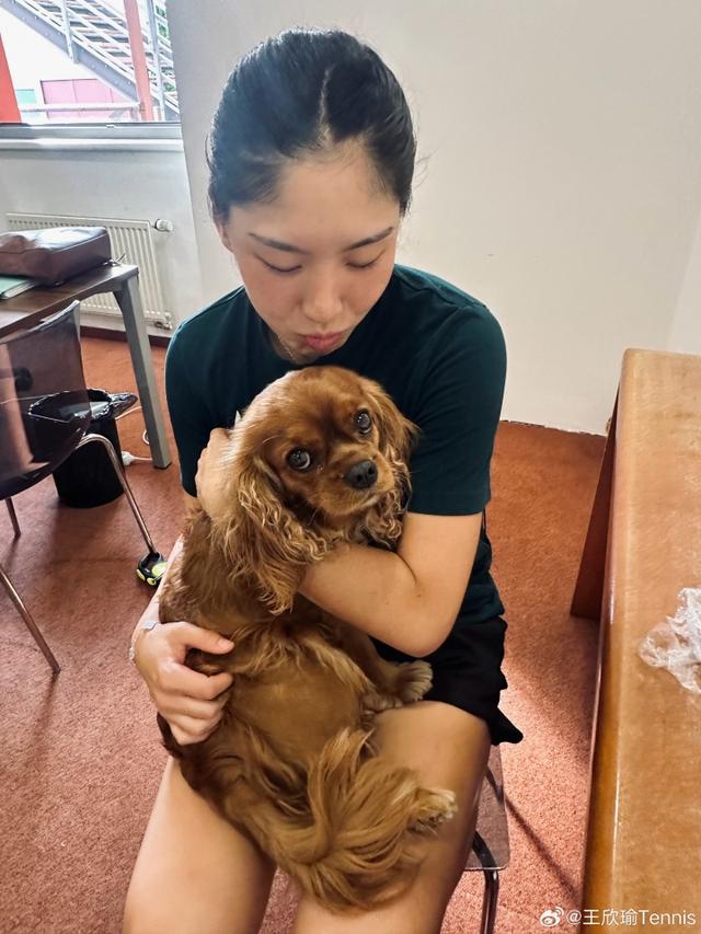 ????????王欣瑜晒日常照：一些网球 一些狗狗 我的这一周 ​​​