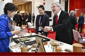 近看外交｜一起看“尔滨”向亚冬会国际贵宾展示的非遗图片