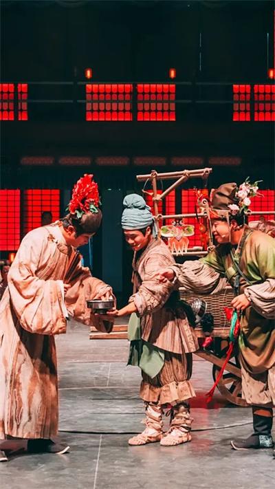 开封清明上河园将对以下人群免费一个月
