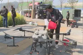 从三天到两小时！南华田野飞起植保无人机图片