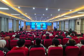 清镇市组织14所高校师生观看2025年春季全国高校消防安全公开课图片