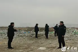 济宁高新区黄屯执法大队重拳出击 整治建筑垃圾乱倒行为图片