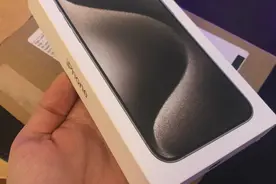 英国男子官网买iPhone 到手却是高仿安卓 甚至有灵动岛图片