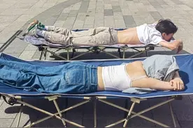 QIQI聊医疗丨“0成本”晒背养生火上热搜，医生：有效但方法有讲究图片