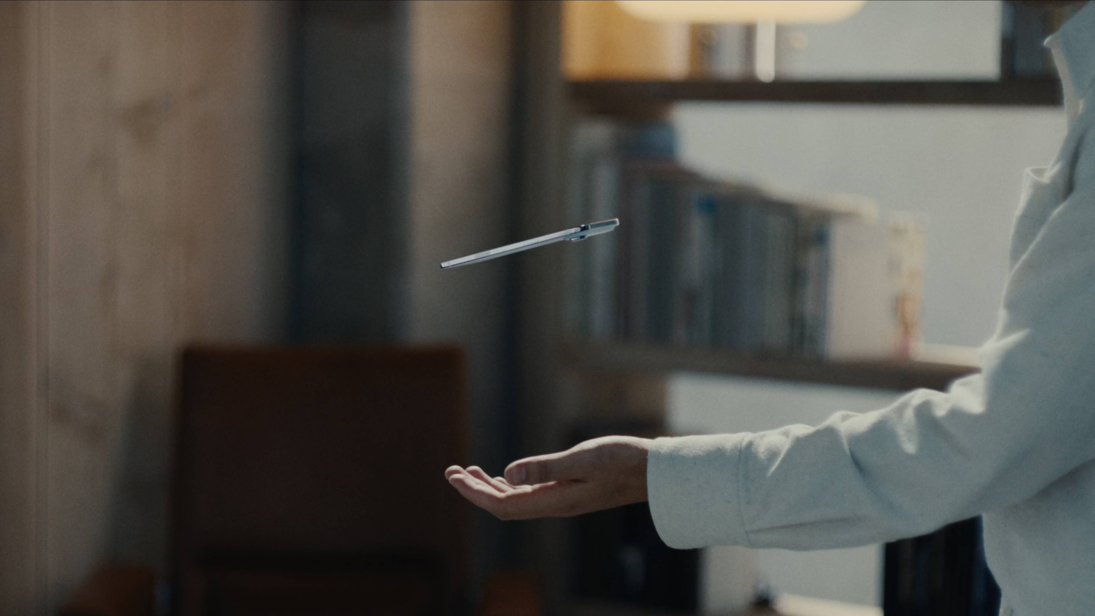 iPhone 17 标准版高刷屏 eSIM 指南_苹果17_iPhone 17 Pro Max 三摄长焦影像体验