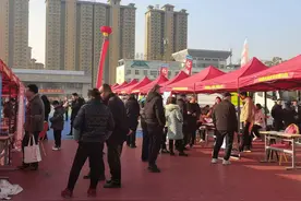 唐河县泗洲街道：春风送岗忙 铺稳就业路图片