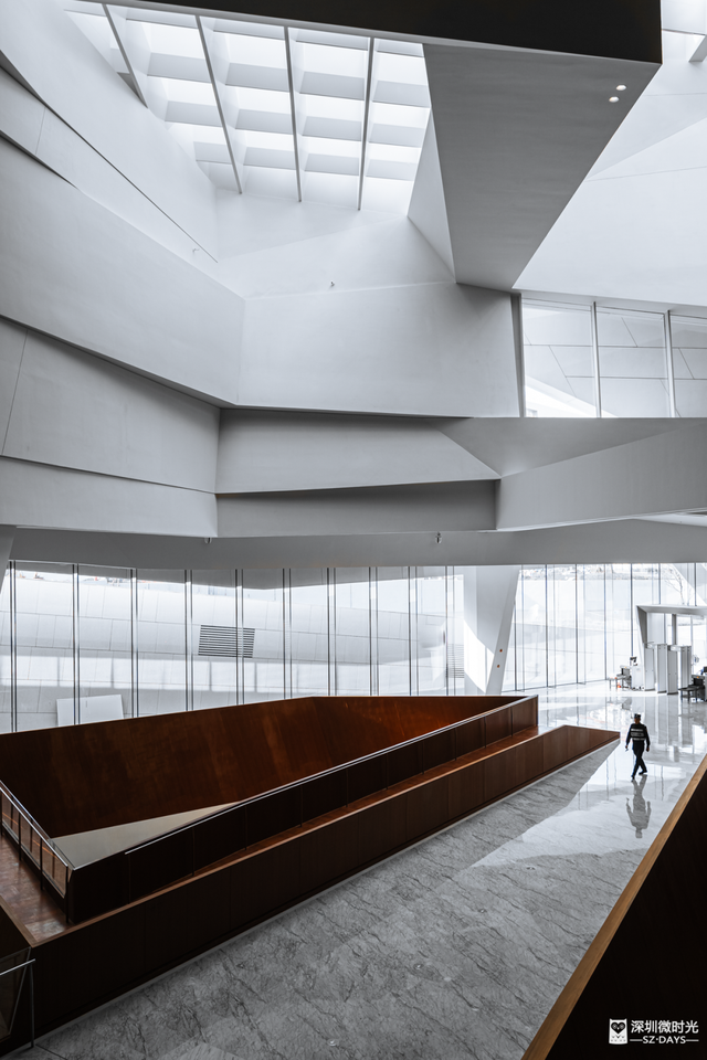 新地标！漂在水上的「白色山丘」，羡慕龙华人！