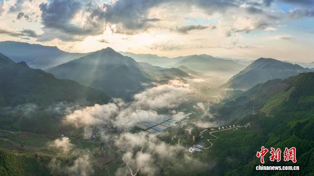 航拍广西田林乡村美景如画