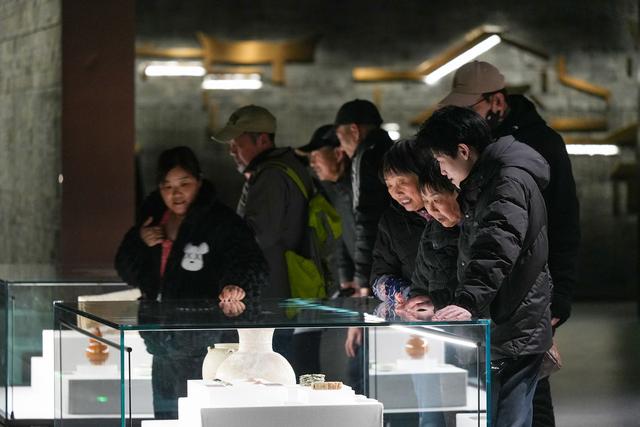 衣锦城遗址博物馆今日开馆，不少人来寻《太平年》剧中“同款”