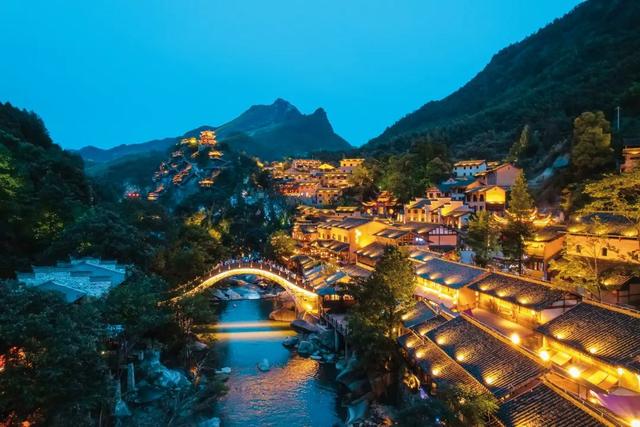 “飞”同凡响！上饶把山水美景“搬”到了云端！