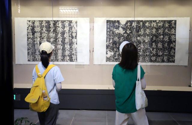 江苏苏州：摩崖石刻拓片联合展览举行